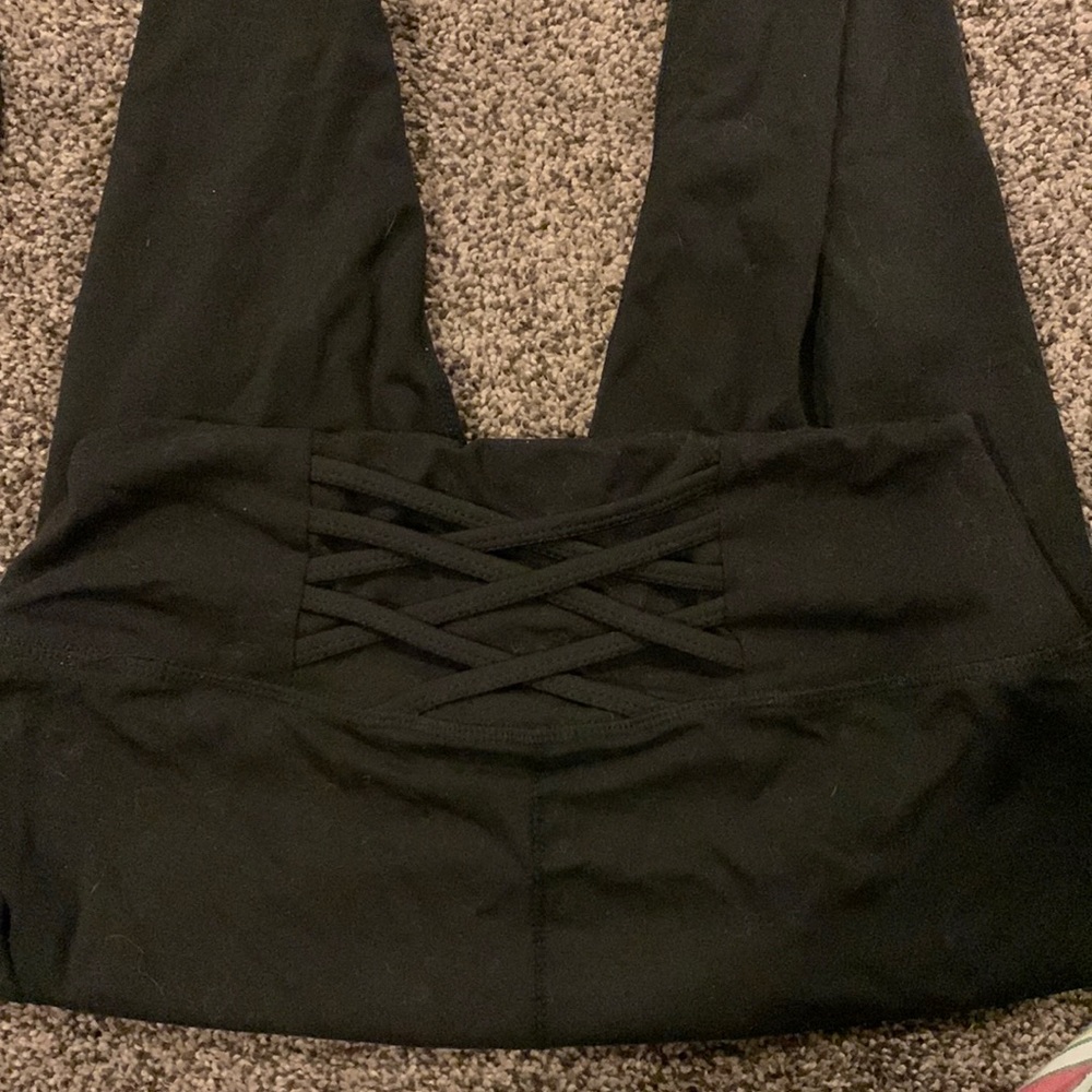 Cross-back leggings